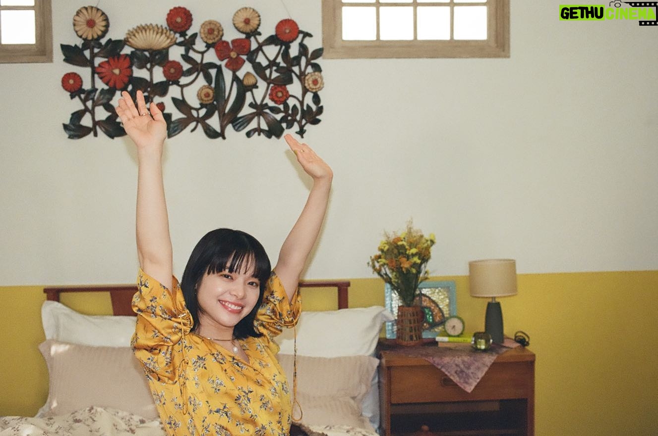 Yukino Kishii Instagram - ディーン・フジオカさんの 『Teleportation』のミュージックビデオに出演しました✨ ありがとうございます🌼 とっても愛おしくてかわいくてまっすぐの恋のうたで、聴いていると元気がでます🌿 お花に囲まれたディーンさんが守護天使みたいですてきです! 雨と風に気をつけてくださいね☁️ 下次见😊🍎