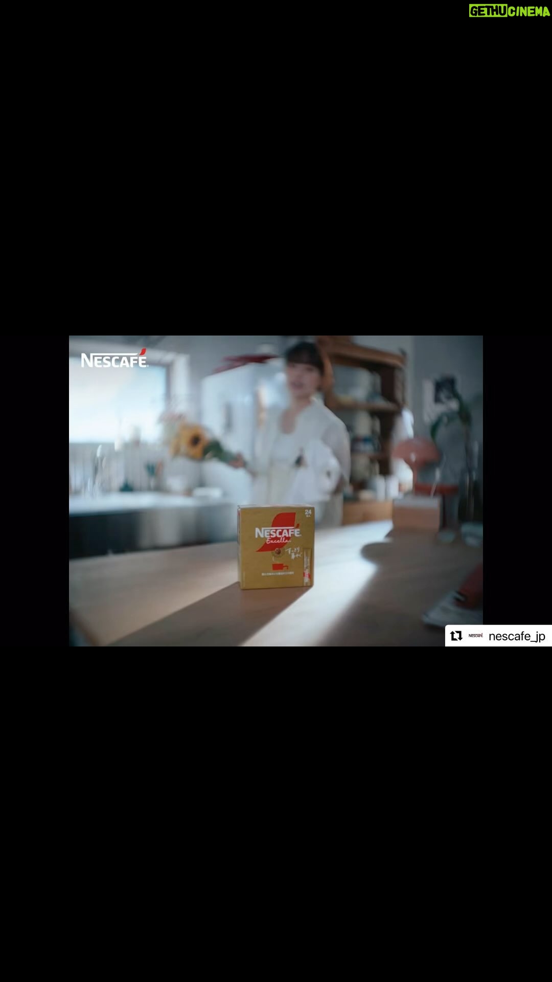 Yukino Kishii Instagram - ネスカフェエクセラ すっきり華やぐ🌻 動画が解禁されました。5/22からテレビ放映開始です😌 大きめの氷でぜひ!! 1回分のミルクに対して2本入れてみるのもコーヒーが濃くなっておいしかったです☺️ まずはスタンダードで☺️ 色々な楽しみ方ですっきり華やぐ夏に☕️🌻 #Repost @nescafe_jp with @use.repost ・・・ ⠀ こんな素敵なコーヒーブレイクを過ごしてみたいと思った方は『🌻』でコメント🤗✨ 「ただいま〜」 太陽をたくさん浴びたので おうちに帰ってちょっとひと休み🌿 #ネスカフェエクセラ すっきり華やぐ✨ 冷たい牛乳に粉がサッと溶けていくのは 何度見ても嬉しくなっちゃいます☺️🥛 氷たっぷりで召し上がれ🧊 #岸井ゆきの さんの素敵なコーヒーブレイク ぜひ参考にしてくださいね💛 Nescafé️…………………………………… 🤍"ちょっと"いい情報を発信中! 🗣️フォロー&コメント募集中! ☕️ @nescafe_jp ………………………………………………… @yukino_kishii #nescafé #ネスレ #ネスカフェ #コーヒー #アイスコーヒー #アイスラテ #コーヒーブレイク #コーヒータイム #コーヒーのある暮らし #コーヒー好き #おうちcafe #おうちじかん #おうちコーヒー #コーヒータイム #夏が来る #暮らしを楽しむ