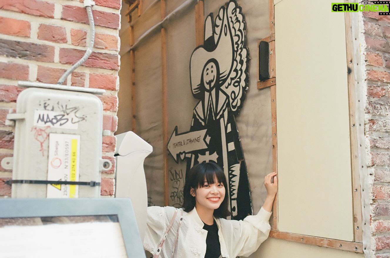 Yukino Kishii Instagram - アナザースカイまだ観れます☺️ Tverだと9/22までとかいてあります😭 あのときは最高にしあわせで本当にたのしかったです🇧🇪🧇🎨🤍 全部収録終わって、は〜ここを自分のアナザースカイにしたんだなと思いました✈️ 番組に出なかったら、12年前のことをピンポイントで振り返らなかったし、自分で思うよりもちゃんと進んでいたと気づかないまま、なんも変わってないかもって落ち込んだだろうし、よし10年後また行こうと思わなかったと思う!本当にすてきな番組💓感謝します🫂 ベルギーの景色が美しいのでぜひ観てね🥹🇧🇪