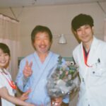 Yukino Kishii Instagram - 『お別れホスピタル』 明日夜10時からNHK総合で第三話の放送です！！ フィルムカメラで、ピン子さんと木村さんにピントが合わず申し訳ないしさみしかったのですが、ぼやけててもとても良い笑顔だ！とわかるから好きな写真です。 すばらしい共演者の皆様とスタッフさんと物語を立ち上げる時間はかけがえのないものです。 お別れホスピタルでは、見て見ぬふりをしているのともちがう、あらためて空気の存在に気づく、みたいな瞬間がよくありました！ 今回も皆様の心に届きますように。