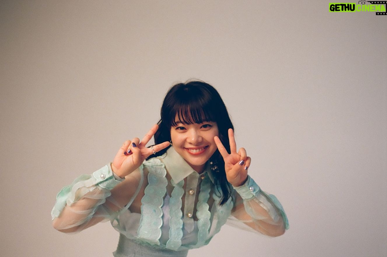 Yukino Kishii Instagram - @movie_keiko2022 ケイコ、韓国で今日から公開しますね!!! 68館でスタートです! 68館‼️‼️‼️‼️ありがとうございます‼️ たのむ‼️観てください‼️🥊 いやあ、韓国で皆さんとお話しさせていただいて 映画も過去も育つから、より強く引き戻されてしまって抗えない瞬間がありました。かっこ悪いとは思いつつ、自分のほんとのきもちはいつまでも脚色されないでほしい。です。 監督はケイコを携えて中国🇨🇳にも旅立ちます。いいーなー。謝謝! 韓国2日目の衣装👗🧜🩵 映画館、行くだけでもうたのしいんだよね。だいすきだ!