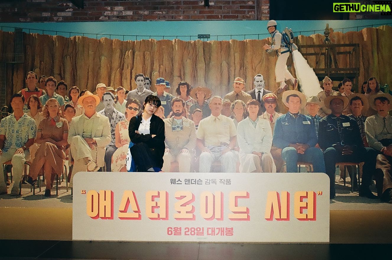 Yukino Kishii Instagram - @movie_keiko2022 ケイコ、韓国で今日から公開しますね!!! 68館でスタートです! 68館‼️‼️‼️‼️ありがとうございます‼️ たのむ‼️観てください‼️🥊 いやあ、韓国で皆さんとお話しさせていただいて 映画も過去も育つから、より強く引き戻されてしまって抗えない瞬間がありました。かっこ悪いとは思いつつ、自分のほんとのきもちはいつまでも脚色されないでほしい。です。 監督はケイコを携えて中国🇨🇳にも旅立ちます。いいーなー。謝謝! 韓国2日目の衣装👗🧜🩵 映画館、行くだけでもうたのしいんだよね。だいすきだ!