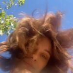 Yuliya Frants Instagram – Сидим с @stasonchik28 и вспоминаем как он пришёл в щепку к нам на второй курс. Мы встретились в августе, чтобы подготовить отрывок, вероятно это был Чехов или Островский-точно не вспомнили, потому как мы все время болтали и в итоге ничего не сделали. Без романических затей, но с идиотическим энтузиазмом. Так и подружились)