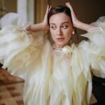 Yuliya Frants Instagram - 🤍🤍🤍 Ну какие же замечательные девчонки со мной были в этот день @viigureva и @arinapo_mua ❤️ Спасибо вам! Фото/ стиль @viigureva Макияж и укладка @arinapo_mua