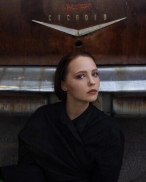 Yuliya Khlynina Instagram - Иллюзия становится все более востребованной. Люди верят в то, во что хочется, игнорируя истину, и живут в своей матрице.
В кадре @yulia_hlynina 
Фото  @slav_no