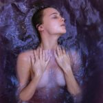 Yuliya Khlynina Instagram - Выхожу из пены морской 💦 Потрясающие фотоработы ученицы Соловьева Дианы Авхадиевой @dianaavkhadieva для ее проекта @dia_voda Также вы можете купить наши NFT))