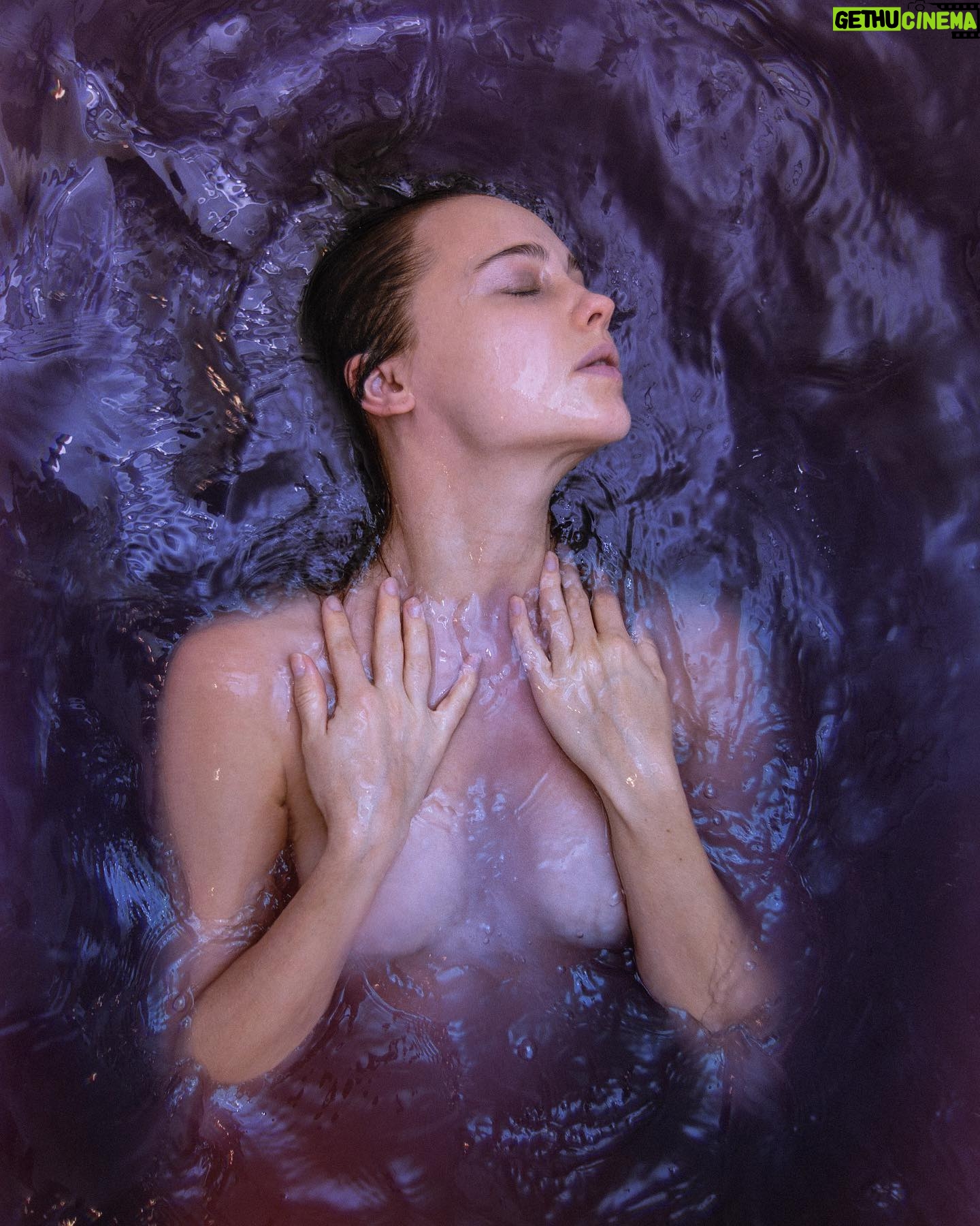 Yuliya Khlynina - 5.7K Likes - Выхожу из пены морской 💦
Потрясающие фотоработы ученицы Соловьева Дианы Авхадиевой @dianaavkhadieva для ее проекта @dia_voda
Также вы можете купить наши NFT))