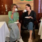 Yuliya Khlynina Instagram - Благотворительность — это про отдавать. Но мне удалось и невероятно наполниться от общения с прекрасными, мудрыми девушками и по совместительству меценатами Meet for Charity Мариной и Анастасией Шамарой. Несколько часов разговоров обо всем: от девичьего до высокого и социально значимого. Просто как глоток свежего воздуха на Патриарших прудах) 💦 А главное, что благодаря этой встрече была оказана существенная поддержка фонду «Вера и Надежда» 🙏 Мне не свойственно кричать о добрых делах, но о добрых людях — очень хочется, и о проектах, которые так деликатно привлекают внимание и поддержку фондов — тоже 🤍 @meetforcharity Делаете добро! Это точно в наших руках ✨