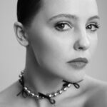 Yuliya Khlynina Instagram - Скоро выйдет сериал с моим участием — «Первый класс» — драмеди о трех подругах, которые хотят устроить своих детей в элитную школу. По этому поводу примерила на себя несколько красивых образов, рассказала @sobaka_ru про детство и путь становления. Встречаю весну в ярких красках и в предвкушении обновлений ✨ Ждёте премьеру?