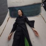 Yuliya Khlynina Instagram - Иллюзия становится все более востребованной. Люди верят в то, во что хочется, игнорируя истину, и живут в своей матрице. В кадре @yulia_hlynina Фото @slav_no