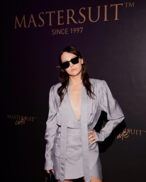 Yuliya Khlynina Instagram - Прекрасная поездка в Питер на показ новой коллекции @mastersuit #mastersuit , вдохновленной путешествиями на знаменитом Восточном Экспрессе 💔 
Замечательные люди, исторический поезд на Витебском вокзале, live от @mmott23 , catwalk 70 моделей в новых образах - красота со смыслом и душой )
Спасибо @ramon_mastersuit и @tatyana.pft 👏 @nick_mart_ @pollinchi