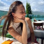 Yuliya Khlynina Instagram - Редкие моменты вместе с семьей - моё счастье и моя самая большая ценность ❤️ Спасибо волшебному Бодруму и сказочному @Lujohotel за теплое море, удивительную природу и гастрономические открытия. Здесь система всё включено «a La Carte» предательски расхолаживает - так вкусно, разнообразно и эстетически прекрасно я давно не путешествовала))) Для тех, кто любит всегда быть в форме, уже сейчас можно отдохнуть по системе Bed&Breakfast. Мы влюбились в место, отель и климат. Я точно вернусь снова! Спасибо моему другу @eugene.vogue за рекомендацию и помощь в организации поездки ❤️ #lujo