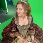 Yuliya Khlynina Instagram - Сколько же в жизни всякого! И прекрасного и ужасного. И горестного и радостного. И злого и доброго. Моя императрица Елизавета Петровна Романова в этом году вышла экраны. Это был долгий и непростой путь и для неё, и для меня, и для всей большой и очень крутой команды. Спасибо, что смотрите! 🤍 Сказка ложь , да в ней намёк , добрым молодцам урок