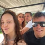 Yuliya Khlynina Instagram - Редкие моменты вместе с семьей - моё счастье и моя самая большая ценность ❤️ Спасибо волшебному Бодруму и сказочному @Lujohotel за теплое море, удивительную природу и гастрономические открытия. Здесь система всё включено «a La Carte» предательски расхолаживает - так вкусно, разнообразно и эстетически прекрасно я давно не путешествовала))) Для тех, кто любит всегда быть в форме, уже сейчас можно отдохнуть по системе Bed&Breakfast. Мы влюбились в место, отель и климат. Я точно вернусь снова! Спасибо моему другу @eugene.vogue за рекомендацию и помощь в организации поездки ❤️ #lujo