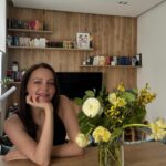 Yuliya Khlynina Instagram - Эй, какой чудесный день, чтобы начать съемки в новом проекте) 💫🧚‍♂️ Друзья, пожелайте мне удачи! И не теряйте, если пропаду. Я вернусь так же неожиданно, как весна в любимую Москву. Если хотите послушать Мои Воспоминания о Москве, гуляя в хорошей компании - гоу к @alexander_porshin 🤍 я тоже скоро собираюсь намотать 10к км по городу и так отдохнуть душой и головой)