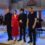 Yuliya Khlynina Instagram - Цикл «Весь Стравинский» и наша «История Солдата» в Московской Филармонии стали моими личными победами уходящего месяца. Благодарю всю команду за этот неповторимый опыт. За свою карьеру на этой сцене я оказалась впервые, да и еще и со своим мастером и педагогом Виктором Рыжаковым @kislorod_2003 и другим «мастером» Женей Цыгановым @tsyganovpictures )) Отдельное спасибо Ярославу Тимофееву @yartimofeev за доверие, смыслы и возможность! До сих пор мурашки от воспоминаний: оркестр, текст, ритм, свет, прекрасный дирижер @f.beznosikov , зал и вы, дорогие зрители. Оставлю тут на память ❣️