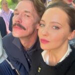 Yuliya Khlynina Instagram - То, что осталось за кадром🎬 «Первый класс» на @ivi_official с 23 мая🤍 Классная история, классная команда, классный Питер 23! Про трех подруг, про детей, мужей, школу, принципы и не только..) Режиссер @samoshina Оператор Яна Риц @nadiarekhter И крутейшая команда!