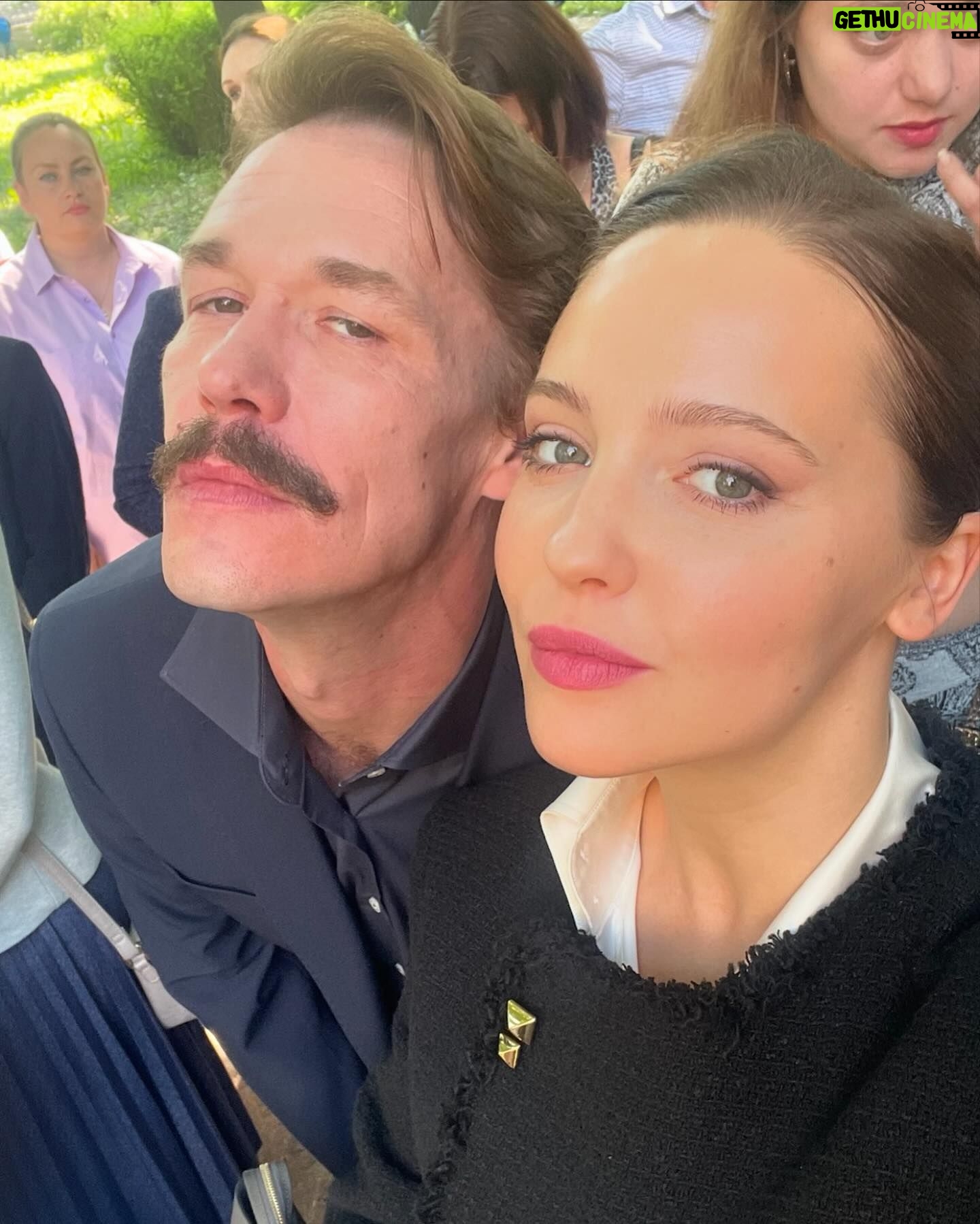 Yuliya Khlynina - 3.9K Likes - То, что осталось за кадром🎬
«Первый класс» на @ivi_official с 23 мая🤍
Классная история, классная команда, классный Питер 23!
Про трех подруг, про детей, мужей, школу, принципы и не только..)
Режиссер @samoshina
Оператор Яна Риц
@nadiarekhter
И крутейшая команда!