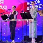 Yuliya Khlynina Instagram - Это был последний день фестиваля молодого кино «Новое движение» в красивом городе Великий Новгород! Как же я была всех рада видеть) Благодарю команду, которая готовила меня к проведению церемонии закрытия ♥️ @svbelan Наряд: @tamigee.brand Укладка: @alteregoitaly.ru @nastasiyaluck Макияж: @rbg.ru @vladimirkalinchev Фото: @daryaorlova @temerina Благодарю своих прекрасных соведущих актрис @revenko.alexandra и @poliandora мы шикарно провели время)) На этом фестивале можно было посмотреть редкие интересные картины, которые еще не вышли в прокат и, возможно, выйдут только в ограниченный. Несмотря на то, что я была на фестивале один день, для меня было большим счастьем успеть посмотреть фильм молодого режиссера Вениамина Илясова «Эра», с моей подругой Марианной Шульц в главной роли. Фильм получил главный приз фестиваля 😍 Также в рамках программы фестиваля я провела свой мастер-класс для участников и гостей. Я рассказываю об этом не так давно, и мне безумно приятно, что приглашения на проведение таких встреч поступают все чаще. В начале июля, например, я провожу мастер-класс на фестивале «Новое движение», а через несколько дней ещё один — в школе кино и телевидения в Петербурге. С вами была Юлия Хлынина, и это все новости к этому часу😌