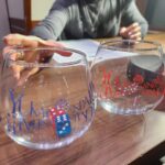 Yumi Matsutoya Instagram - ユーミンコード、聞いてくれたかな？ 「ユーミンオリジナルペアグラス」の新しい使い方笑 🎲の目で出た曲をオンエアしました。 聞き逃してしまった方は、radikoからどうぞ！