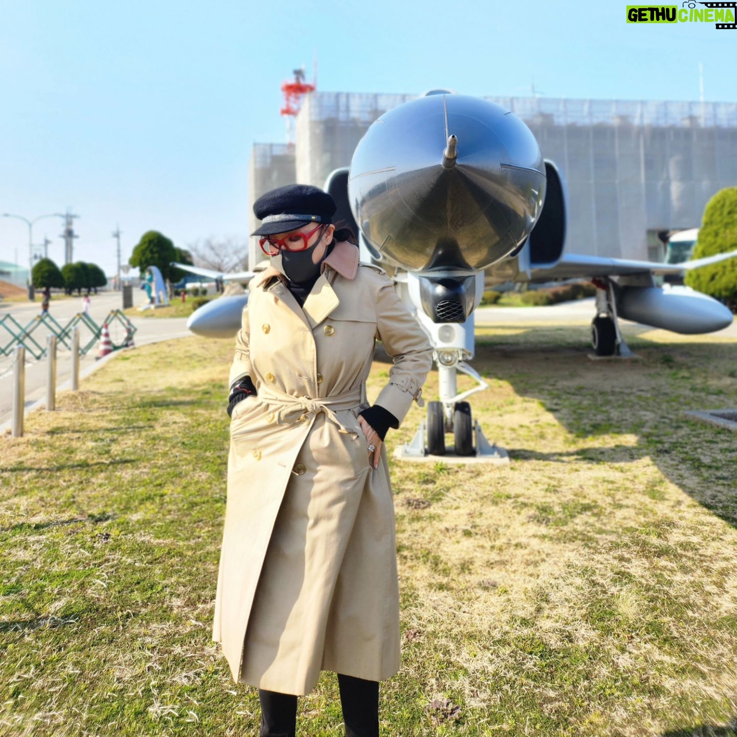 Yumi Matsutoya - 17.9K Likes - 明日11時からのユーミンコードは、石川県小松編。
小松基地~小松駅で収録した内容をお届けします!
お聞き逃しなく😊
ブルーインパルス隊員の皆様とのお話し、石川県での様々な出来事、、
沢山お届けしたいのですが、どうしても30分ではお届けしきれません。
なので、番組の最後にお知らせがあります。
お楽しみに!
マネージャーK子