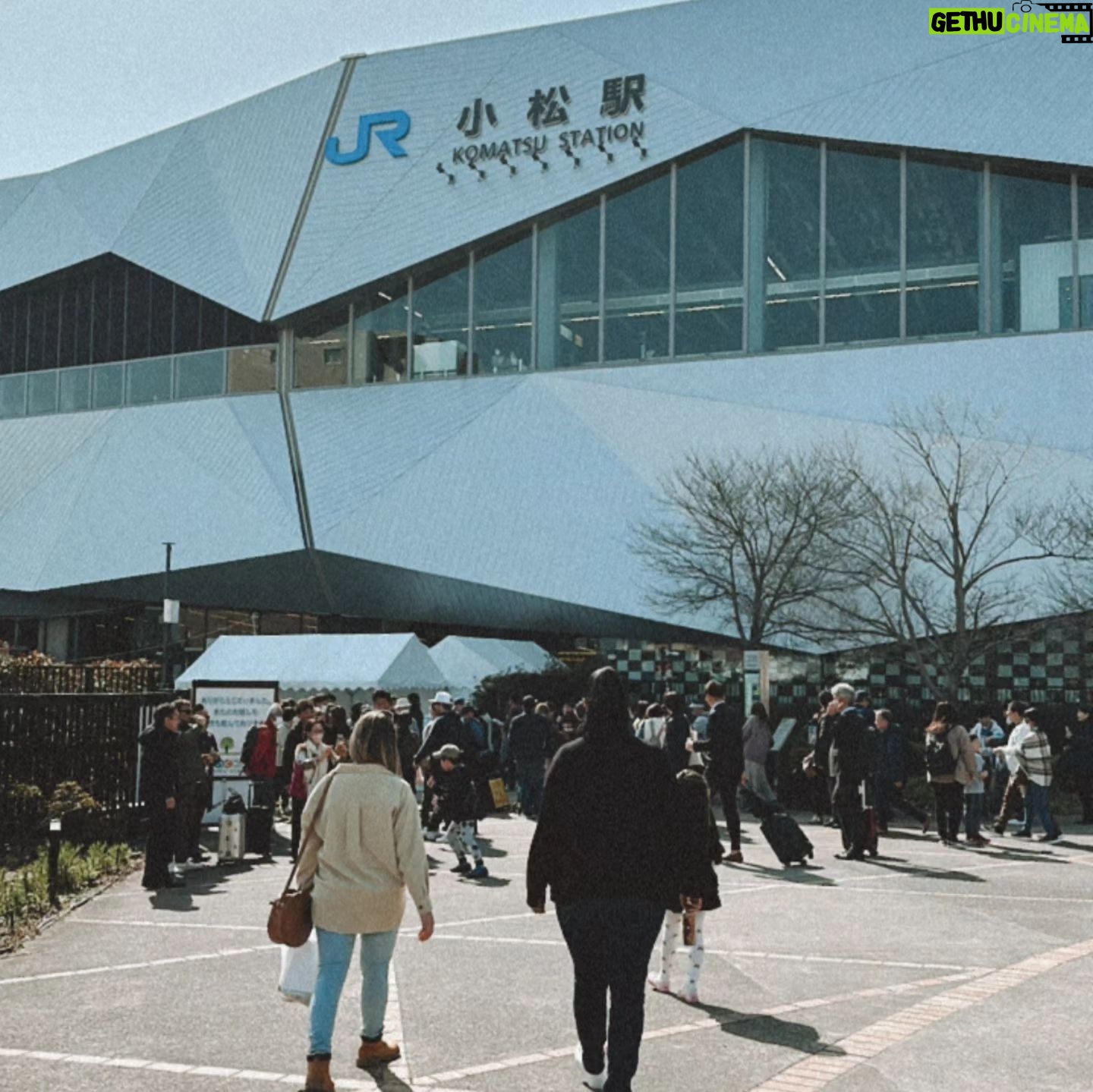 Yumi Matsutoya - 17.9K Likes - 明日11時からのユーミンコードは、石川県小松編。
小松基地~小松駅で収録した内容をお届けします!
お聞き逃しなく😊
ブルーインパルス隊員の皆様とのお話し、石川県での様々な出来事、、
沢山お届けしたいのですが、どうしても30分ではお届けしきれません。
なので、番組の最後にお知らせがあります。
お楽しみに!
マネージャーK子