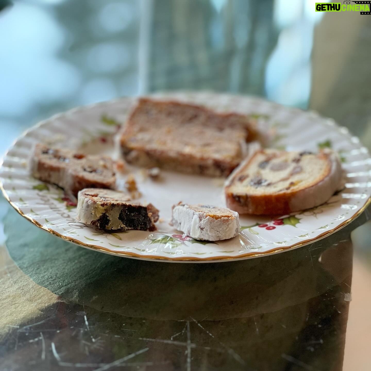 Yumi Matsutoya Instagram - 利きシュトーレンちう。5店
