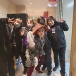 Yumi Matsutoya Instagram - 「ユーミン乾杯!!」 会場外でも盛り上げております！ 一階でご購入いただけますので、お立ち寄りください！！ マネージャーK子