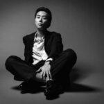 Yumi Matsutoya Instagram - 続きます。 ●YONCE（Suchmos・Hedigan's）@yosuke_kasai 「真珠のピアス／YONCE cheers 松任谷由実」 爽やかでタイトなサウンドに秘められた女の情念を自分なりにドリップしてみました。 由実さんといえば時代の先端をゆくハイエンドな音像を常に意識されていると解釈していますが、このアレンジではオリエンタルな異世界感・遊牧的なグルーヴを暖かいローファイな音で表現しようと思いました。 最後の夜明けはタンジールの白壁の家での出来事だったかもしれない、という妄想が形になりました。恥ずかしながら、訪れたことはありません。 ●小室哲哉 @tk19581127_official 「守ってあげたい／乃木坂46 cheers 松任谷由実」（produced by 小室哲哉） 昔からとても自分のスタイルに似ているし、何よりも、歌詞に何度も憧れた。 何かとても寂しいとき、切ないとき、頼りないとき、人になかなか言えないとりとめのない悩みがよぎるとき、この曲に甘えたくなる。 ユーミンが歌っているくらいなのだから、きっと世の中にはたくさん大切な人に暖かい眼差しが向けられているのだろうと、いつもついつい遠くを眺めてしまう。 幾千の曲があってもこのようなメッセージを送ってくれる曲はそうそうない。 あー、まだ頑張れるかなと思わせてくれる。 実際に教会に行くことはめったにないけれど、守ってあげたいを聴いているとき、僕はいつもポツンと椅子に腰掛けて、清らかな空間に降り注ぐ光をあびています。 ●久保史緒里（乃木坂46）@nogizaka46_tv 「守ってあげたい／乃木坂46 cheers 松任谷由実」（produced by 小室哲哉） 幼い頃よく聴いていた「守ってあげたい」を、小室哲哉さんに手掛けて頂いた音で、乃木坂46として歌わせていただきました。 優しさとあたたかさで溢れたこの歌の温度感を大切に、温めながら、守りながら、大切な人を思いながら。 松任谷由実さんからいただいた、「落ち込んだ時、どうかこの歌を思い出して。」という御言葉は、私たちがこれから歩む道にとって、道標となる宝物です。 こんなにも貴重な機会を、本当にありがとうございました。 ●くるり 岸田繁 @quruli_official 「輪舞曲(ロンド)／くるり cheers 松任谷由実」 ユーミンからいただいたこのお仕事の依頼は、ヴォーカル・トラック以外は全てリハーモナイズしてもらって、アレンジも全然変えてください、とのことでした。 色々やってみたんですが、とにかくオリジナルのソングライティングとアレンジの完成度が高すぎて、何をやってもオリジナルを超えることは出来ないということが分かりました。 特にリズムや対旋律がどれ程彼女の詞作やヴォーカリゼーションを活かすものであるか、ということに大きな気付きがありました。 リハーモナイズをしましたが、ビートルズのジャズアレンジ、みたいなものにならないように、出来る限り繊細にやりました。 個人的にはとてもやり甲斐のある仕事でした。感謝感激です。またやらせてください！ ●GLIM SPANKY @glimspanky 「真夏の夜の夢／GLIM SPANKY cheers 松任谷由実」 尊敬するガールフレンド、ユーミンの名曲にGLIMテイストをプラスして新しい「真夏の夜の夢」が完成しました。 ユーミンから「あのリフを使わずに作ってみて！」と難しいリクエストをもらいまして、原曲リスペクトしつつ、新しい気持ちで制作しました。 土臭くざらっとしたテイスト、軽快なリズムと怪しく煙の立ち込める雰囲気、交互に歌うボーカル、お互いがハモリをしたり、楽しい仕上がりになっています。 シェイクスピア「真夏の夜の夢」をフィーチャーした怪しげなドリーミーさ、GLIM的サイケデリック感を楽しんでいただけたら嬉しいです。 皆様、本当にありがとうございました！