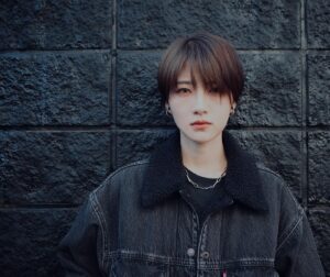 Yumi Wakatsuki Instagram - .
オフはこんな見た目の日もあるよね。
.
実は意外と(?)俳優業で頂く役は
結構女性らしい服装だったり
内面だったりすることの方が多くて、
(まぁ、こういう服のキャラクターがそもそもあまりドラマにいないっていうのもある)

私服がこんなんだから
帰りに着替えてお疲れ様でしたって言うと
スタッフさんや共演者さんに気づいて貰えない時もある。
.
#誰かと思った 
#人生で1番言われる言葉 
#一周回って
#嬉しい 
#若月佑美
