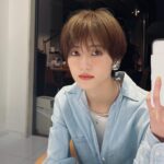 Yumi Wakatsuki Instagram - . たまには自撮りを載せてみます☺︎ 一度はやって見たかった鏡越し。難。 . 自分でやるセルフメイクも大好きだけど やっぱりメイクさんに素敵なメイクをして頂くと 全然違いますな。 言葉にできない雰囲気ある見た目にしてもらえて幸せ。 これからも沢山色んなメイクをしていきたい。 にしても . #鏡越しで撮るの難しい #画角見るのに #必死 #真顔過ぎ #若月佑美
