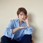 Yumi Wakatsuki Instagram - . そういえば載せてない写真あった。 #oggi よりオフショット . シャツは可愛いよね、可愛いけど シワと戦う勇気だけ必要だよね。笑 人生覚悟を決めて、最高に洒落ていきたいよね。 . #若月佑美