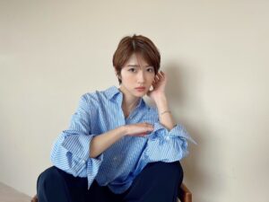 Yumi Wakatsuki Instagram - .
そういえば載せてない写真あった。
#oggi よりオフショット
.
シャツは可愛いよね、可愛いけど
シワと戦う勇気だけ必要だよね。笑
人生覚悟を決めて、最高に洒落ていきたいよね。
.
#若月佑美