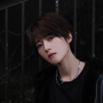 Yumi Wakatsuki Instagram - . 自由に生きるのにいるだけ(by.ハウルの動く城) It just need to live freely. Chop your own wood, and it will warm you twice. . #ilove #black #若月佑美