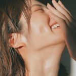 Yumi Wakatsuki Instagram - . 2021年の写真らしい☺︎！ 載せるのに2年も経ってしまった。 撮影終わりのオフオフの 西陽眩し過ぎてヤバいって写真を すんごく綺麗に撮ってくれました。 しかもiPhoneだったみたい。 プロ凄い。笑 . 寒い季節が本気を出してきて むちゃくちゃに謝るから 神様、頼む、 冬を先に延ばしてくださいってなってる私でした。 . #若月佑美