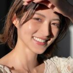 Yumi Wakatsuki Instagram - . 2021年の写真らしい☺︎！ 載せるのに2年も経ってしまった。 撮影終わりのオフオフの 西陽眩し過ぎてヤバいって写真を すんごく綺麗に撮ってくれました。 しかもiPhoneだったみたい。 プロ凄い。笑 . 寒い季節が本気を出してきて むちゃくちゃに謝るから 神様、頼む、 冬を先に延ばしてくださいってなってる私でした。 . #若月佑美