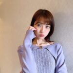 Yumi Wakatsuki Instagram - . このお衣装が絶妙で好きだったなぁ。 派手過ぎず、上品過ぎず、良い紫色！！ 普段の私服ではあまり取り入れないから 役とはいえ新鮮でした🪻 . あと髪をおろしているのもなかなかないから レアなかーんじ☺️ 可愛い可愛いルカさん(ばくちゃん)の横で 何にビックリしてるんでしょうか。 . #セレブ男子は手に負えません #若月佑美