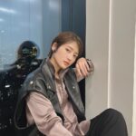 Yumi Wakatsuki Instagram - . #セレブ男子は手に負えません 見てくれましたか？？ 次回放送の、第2話の前に是非TVerやABEMAで 見てくださーい☺️ . お取材こちらのお衣装ver.もありますー。 Yシャツに見えるんだけど 実は首元ジッパーになっていて スポーティな印象に革のベスト 新しい感覚のシャツで素敵でした。 髪もタイトにまとめて頂いて、新鮮☺︎ . 黒いイヤカフ欲しいんだよなぁ。 . #colpierrot #colpierrotcom . #セレません #若月佑美