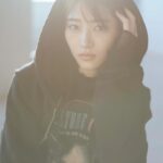 Yumi Wakatsuki Instagram - . お仕事終わりに『撮る？』って言って また撮ってくれた優しい神戸さん (@kanbepouty ) 当たり前なんですけど 本当になんで、こう、 自分が撮る写真とこんなに違うんだろうって。笑 ほんの数分、一瞬で素敵な写真を撮ってくださいました。 (改めて、プロって凄い) . この日の撮影はめちゃくちゃ笑ってたなぁ。 気の置けない人達との会話は幸せですね。 良いお年をって言う回数が増えてくると 今年も終わるんだなぁと実感します。 . 年末まで走りこみ。ふと立ち止まるとダメそうだから 息切れしないようにしつつ、ちゃんと頑張らないと。 小さい楽しいをたくさん見つけてく。 そうじゃないと！ね☺︎ . #その前に #クリスマス #若月佑美