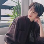 Yumi Wakatsuki Instagram – .
古着屋を巡りたい今日この頃。
また断捨離もしたい。困らない程度に。笑
あと髪の毛を真っ赤にするか迷ってる。ぇ
金髪でもいいなって思いながら100%眉毛に困るから
なかなか挑戦できない。
結局、アッシュとか無難に綺麗めいく私。
みんなは髪色何色？？派手色に染めたことある？
.
#断捨離 
#いつかは 
#redhair 
#深夜高速 
#若月佑美