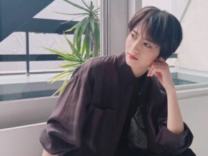 Yumi Wakatsuki Instagram - .
古着屋を巡りたい今日この頃。
また断捨離もしたい。困らない程度に。笑
あと髪の毛を真っ赤にするか迷ってる。ぇ
金髪でもいいなって思いながら100%眉毛に困るから
なかなか挑戦できない。
結局、アッシュとか無難に綺麗めいく私。
みんなは髪色何色？？派手色に染めたことある？
.
#断捨離 
#いつかは 
#redhair 
#深夜高速 
#若月佑美