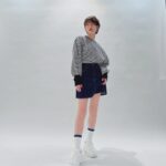 Yumi Wakatsuki Instagram - . 現在、受注受付中のオフィシャルバースデーグッズ☺︎の 全身オフショットでございます。 あんまり肖像のグッズを出さないので 嬉し恥ずかしではありますが、是非よかったら。 詳細はハイライト、ストーリーから！ 2枚目のような短めのスカートを履くのも久しぶりでした。 . 最近のiPhoneは優秀で下から撮ると脚を長くしてくれるよ。 いや、ガラケー時代からみんな下からとか逆さまとかやってたか。 ありがとう、現代技術。 . #若月佑美