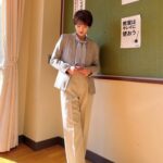 Yumi Wakatsuki Instagram - . 明日の夜は、 #リビングの松永さん 第6話！！！ よろしくお願いします🙇 学校は廊下が1番寒いのを思い出した。 なんだか懐かしい気持ち。 . #若月佑美