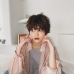 Yumi Wakatsuki Instagram – #oggi 7月号
香りについてエッセイを綴らせていただきました。
私なりの、私よがりの、ではありますがぜひ。
.
とある1週間の頑張る私と香り。
明るさよりも元気よりも何よりもまず、
優しくそっと隣に寄り添えるよう心掛けました。
.
#若月佑美