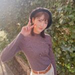Yumi Wakatsuki Instagram - . さぁて。久しぶりに長い投稿です。 金木犀が最強な季節が来ました。 大好き。 ただ私にとっては冬という絶望の季節がやってくる前兆とも言えるんですが。...頑張ります なんかもう裏起毛ばっかり検索中。やだなぁ、冬。笑 . 最近の自分の目標は 将来は今だと思うこと。 意外と月日は経っていて、学生の頃とか20代前半の時に 語っていた『将来』はもう来ているんじゃないかと。 . 勿論、いつまでも若い気持ちを持ち続けることは 超大事だからその気持ちは持ちつつ それとはまた別で『いつか』とぼんやりした未来へ自分の願望を先延ばしにし過ぎないようにしようと思っている。 . とか言ってそんな大袈裟なことではなくて ただ『食器を好きなブランドに揃えたい』とか 『洋服を新しくする』とかそんな程度のこと🙈 . 例えばではあるけど、 私は性格的に『壊れて使えない』『破れて着れない』のような 明確に取り替える理由がない限り あまり物を買い替えない主義なんですけど、それを待っていたら、 上記のような小さな願望も永遠に叶えず 通り過ぎてしまうような気もするので。 . 物に感謝する気持ちは忘れずに ありがとうございましたとよろしくお願いしますを 叶えられる時に叶えて行こうと思う。 . ただ、一過性のものや、気分や、勢い、ではないようにしようとは思うけど☺︎ . ダラダラもグダグダもチャキチャキもバタバタも大事にしよう！ . #若月佑美