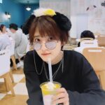 Yumi Wakatsuki Instagram - . 最近、サンリオピューロランドに初参戦しました。 鉄コン女子4人で最高でした。4人の写真はまた整理して載せます☺︎ . 頭には#ポチャッコ 手には#シナモロール 満喫 . あ、デートなうに使っていいよ(死語過ぎ) 頭のカチューシャもコラボご飯も楽しむが勝ち。 Photo. 木原っち(@xiguakihara ) . ちなみに、#サンリオピューロランド が屋内だって知らなくて 普通に外だと思ってしっかりサングラスしてきた勢です。恥ず。 . #若月佑美