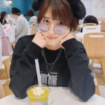 Yumi Wakatsuki Instagram - . 最近、サンリオピューロランドに初参戦しました。 鉄コン女子4人で最高でした。4人の写真はまた整理して載せます☺︎ . 頭には#ポチャッコ 手には#シナモロール 満喫 . あ、デートなうに使っていいよ(死語過ぎ) 頭のカチューシャもコラボご飯も楽しむが勝ち。 Photo. 木原っち(@xiguakihara ) . ちなみに、#サンリオピューロランド が屋内だって知らなくて 普通に外だと思ってしっかりサングラスしてきた勢です。恥ず。 . #若月佑美
