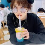 Yumi Wakatsuki Instagram - . 最近、サンリオピューロランドに初参戦しました。 鉄コン女子4人で最高でした。4人の写真はまた整理して載せます☺︎ . 頭には#ポチャッコ 手には#シナモロール 満喫 . あ、デートなうに使っていいよ(死語過ぎ) 頭のカチューシャもコラボご飯も楽しむが勝ち。 Photo. 木原っち(@xiguakihara ) . ちなみに、#サンリオピューロランド が屋内だって知らなくて 普通に外だと思ってしっかりサングラスしてきた勢です。恥ず。 . #若月佑美