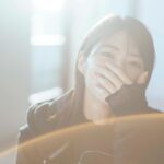 Yumi Wakatsuki Instagram - . お仕事終わりに『撮る？』って言って また撮ってくれた優しい神戸さん (@kanbepouty ) 当たり前なんですけど 本当になんで、こう、 自分が撮る写真とこんなに違うんだろうって。笑 ほんの数分、一瞬で素敵な写真を撮ってくださいました。 (改めて、プロって凄い) . この日の撮影はめちゃくちゃ笑ってたなぁ。 気の置けない人達との会話は幸せですね。 良いお年をって言う回数が増えてくると 今年も終わるんだなぁと実感します。 . 年末まで走りこみ。ふと立ち止まるとダメそうだから 息切れしないようにしつつ、ちゃんと頑張らないと。 小さい楽しいをたくさん見つけてく。 そうじゃないと！ね☺︎ . #その前に #クリスマス #若月佑美