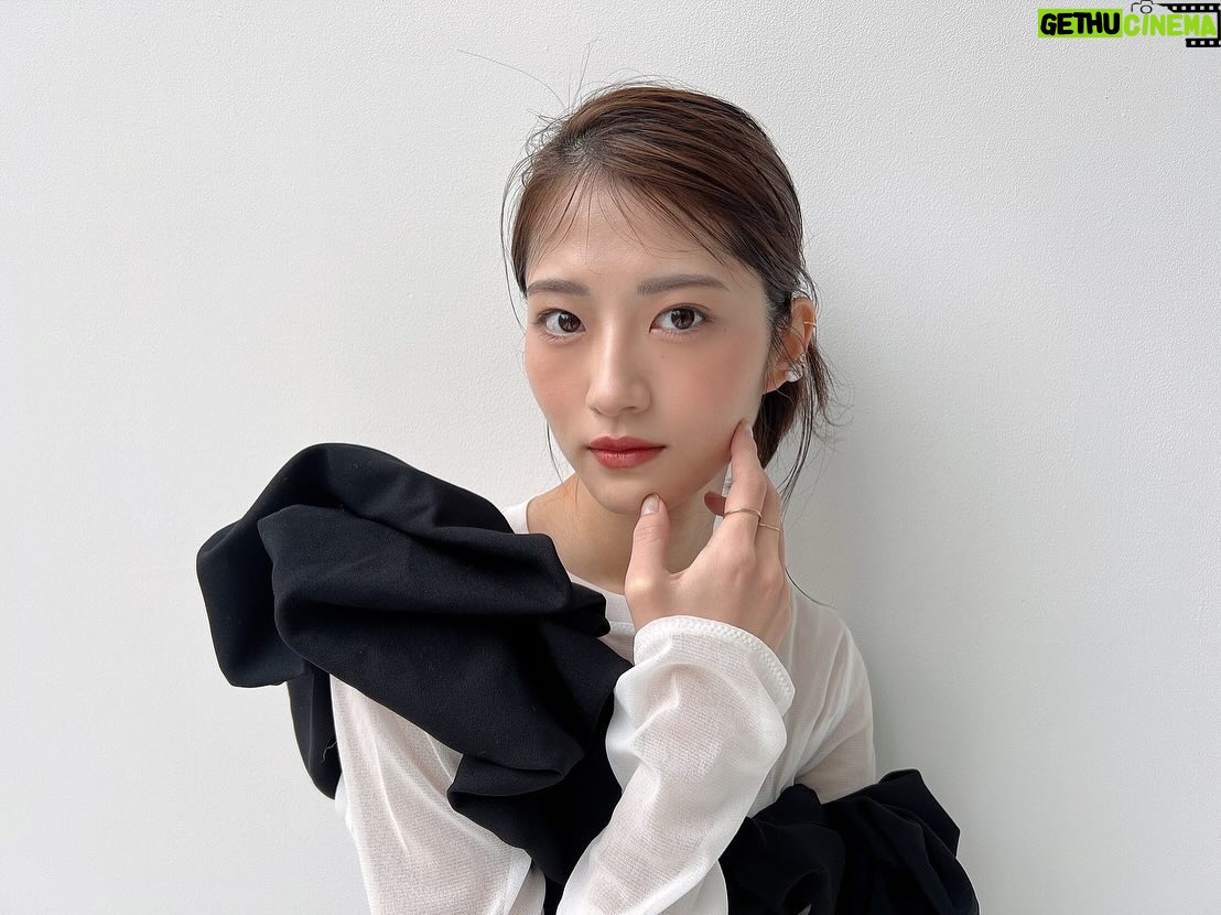 Yumi Wakatsuki Instagram - . 髪型が行ったり来たりで申し訳ないですが、 発売中の#美的 に出てます☺︎ 韓国っぽメイクでお洒落にしていただきました💄 嬉しい撮影でした。 是非チェックしてみてください。 . #今後 #ショートカット #ロングへア #入り混じります #若月佑美